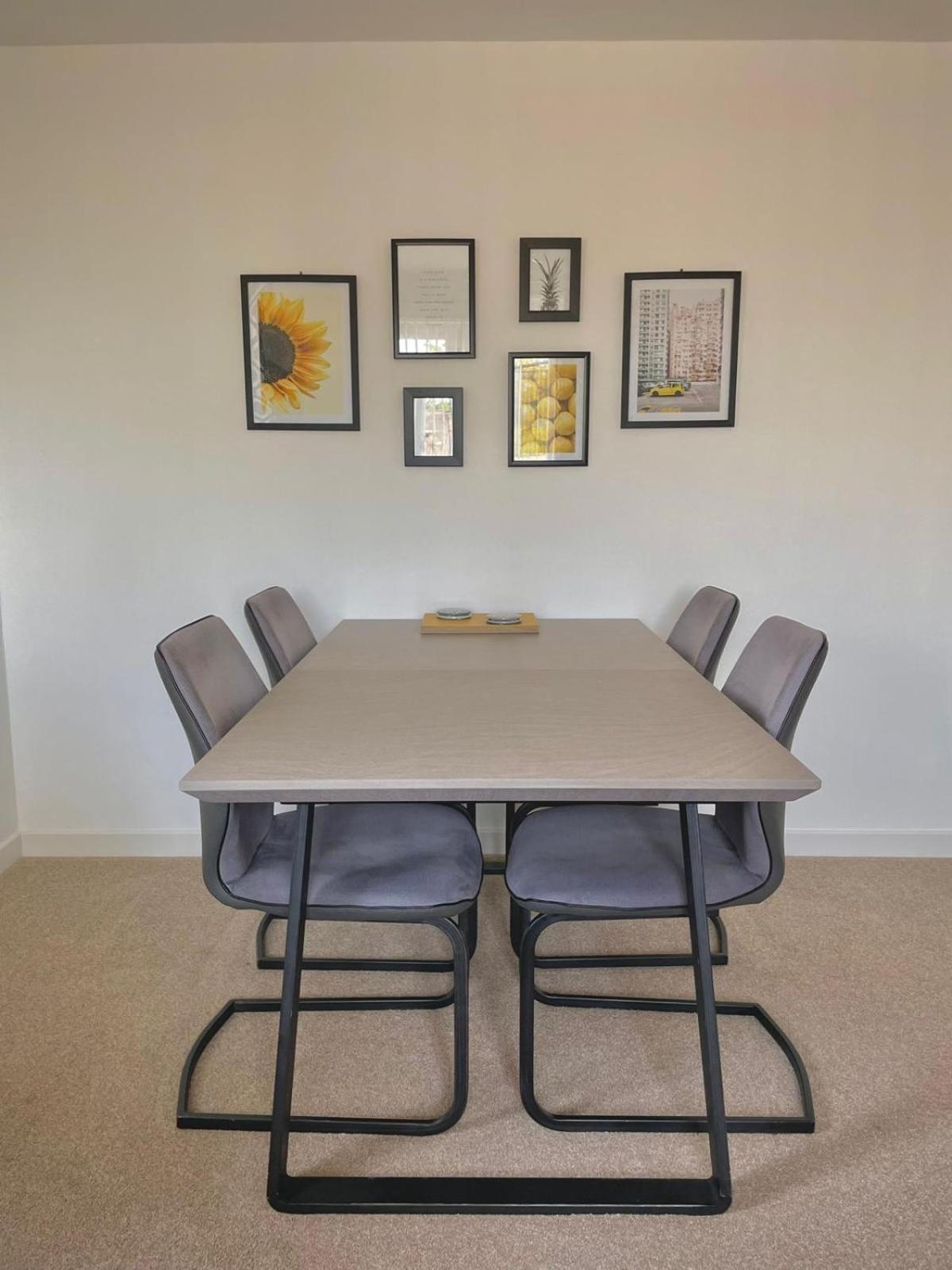 Bright 2-Bedroom Apartment With Parking In Montrose Exterior foto